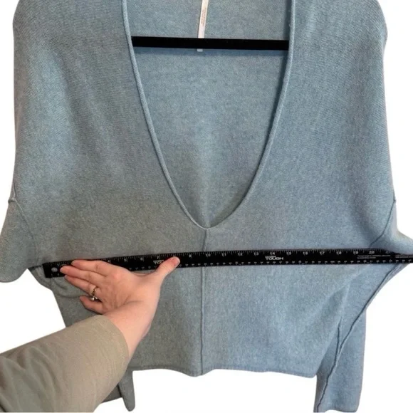 Free People Pale Blue Cashmere V-Neck Sweater Size Small - Picture 7 of 12
